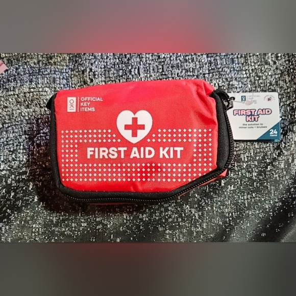 Mini Portable First Aid Kit NWT - Picture 3 of 5